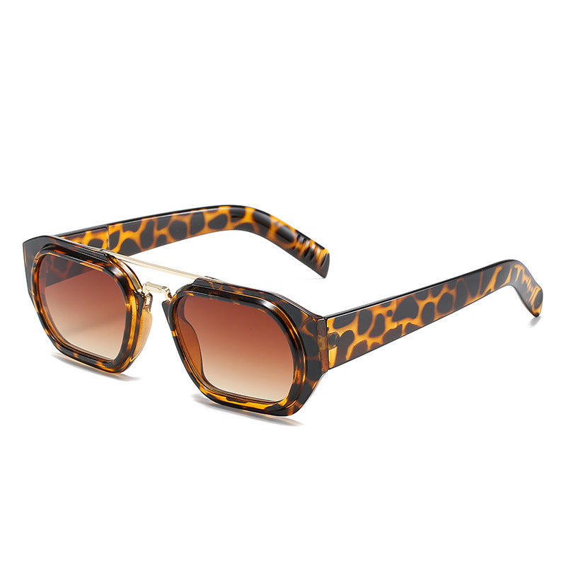European And American Internet Celebrities With Copper Film Square Glasses